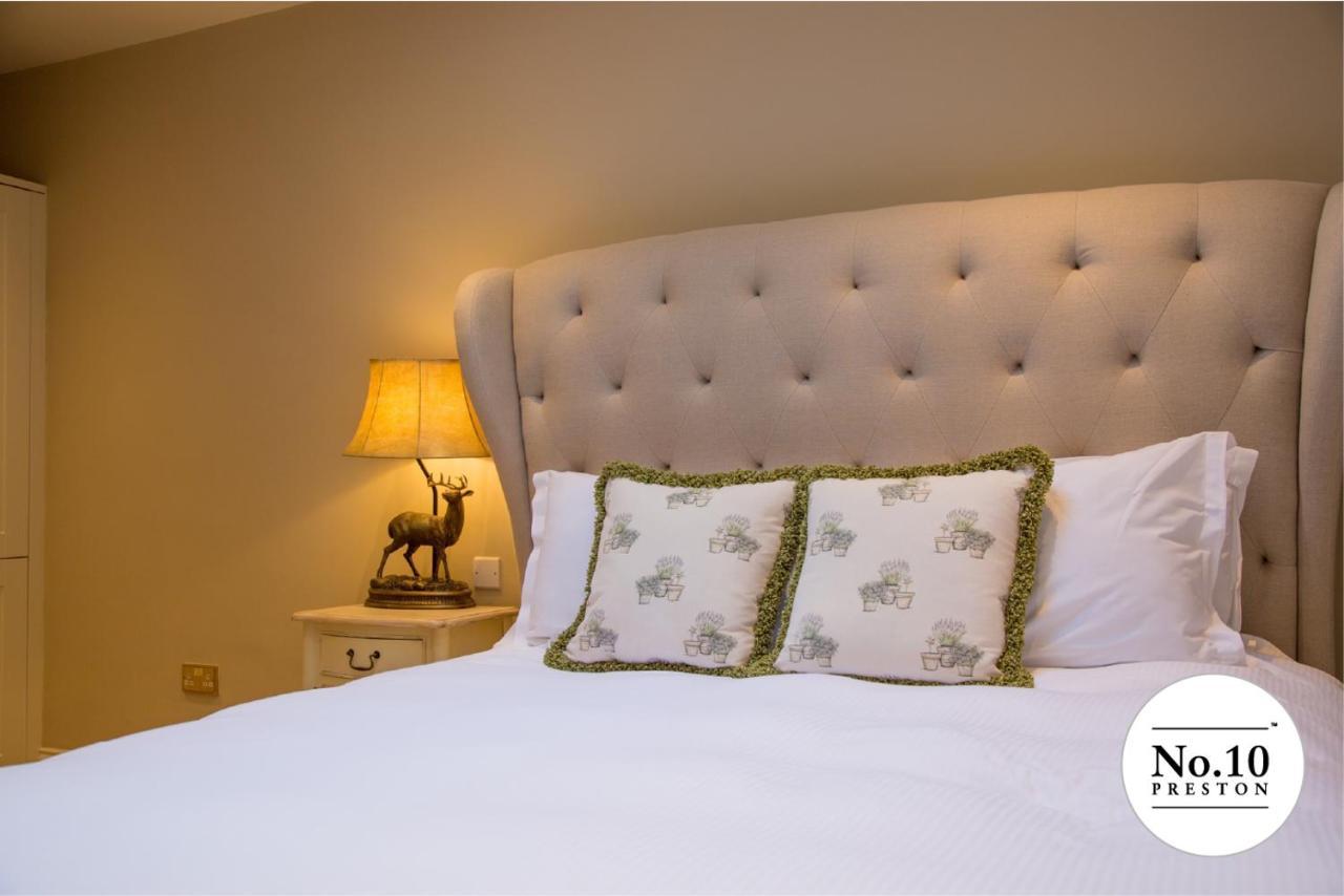 No.10 Preston Hotel Preston  Bagian luar foto