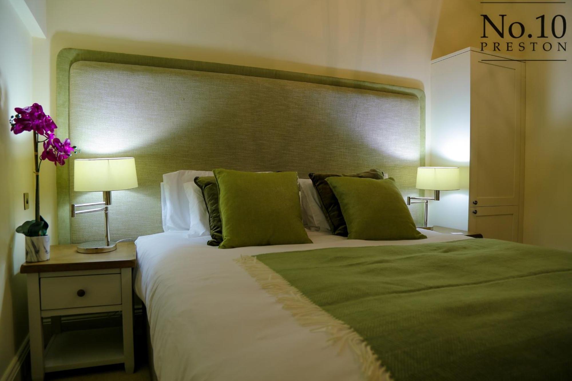 No.10 Preston Hotel Preston  Bagian luar foto